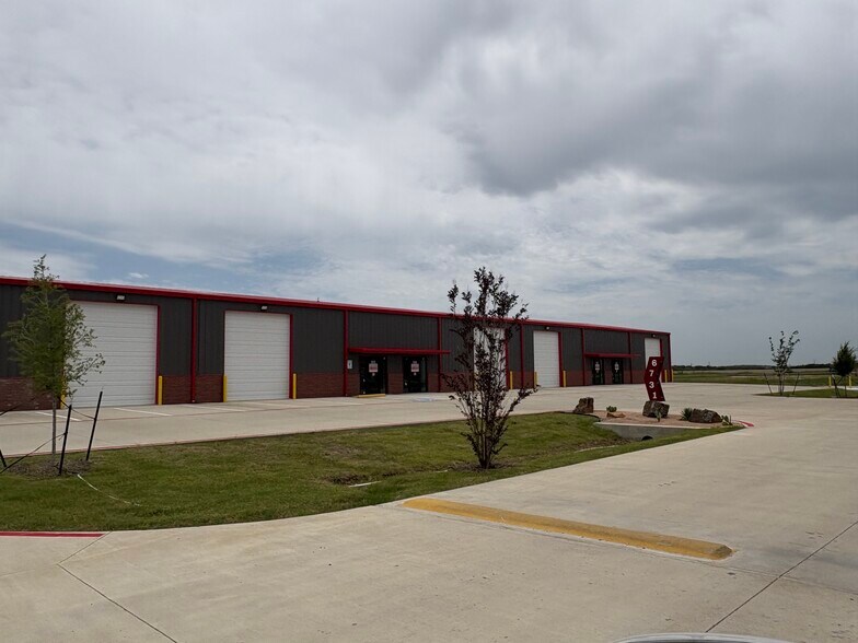 6751 N FM 157, Venus, TX à louer - Photo de l’immeuble – Image 2 sur 19