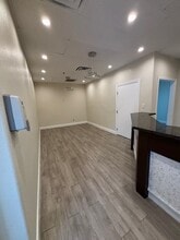 1681 E Flamingo Rd, Las Vegas, NV à louer Photo intérieure– Image 1 sur 9