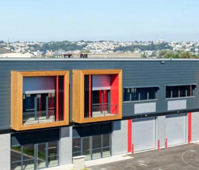 Local d’activités dans Vaulx-en-Velin à louer - Photo de l’immeuble – Image 3 sur 9