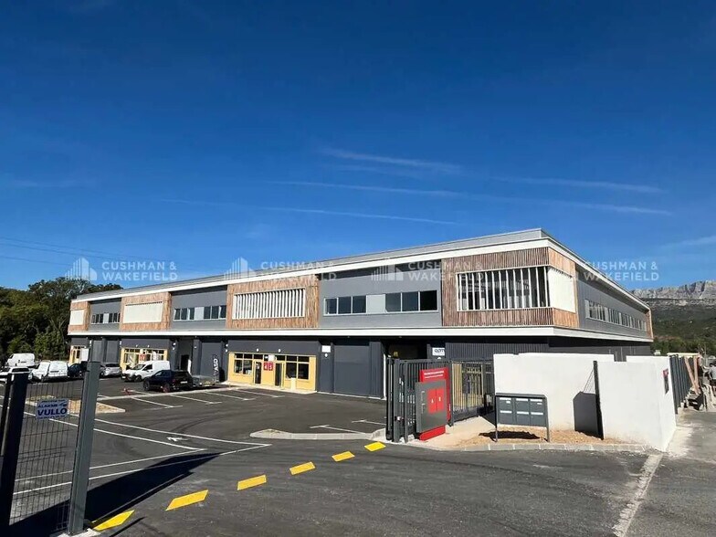 Local d'activités dans Rousset à vendre - Photo de l’immeuble – Image 1 sur 9