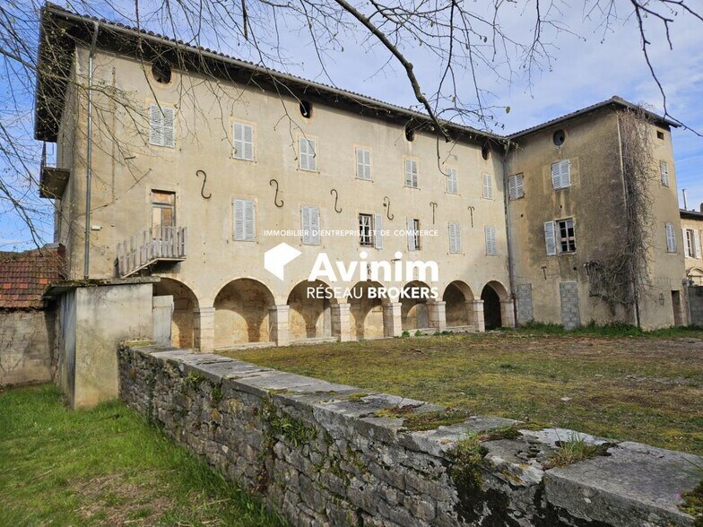 Local d'activités dans Saint-Amour à vendre - Photo de l’immeuble – Image 2 sur 9