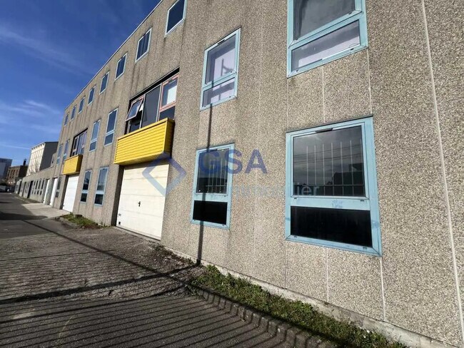 Plus de détails pour Local d'activités à louer