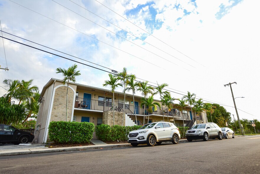 409 4th Ave N, Lake Worth, FL à vendre - Photo de l’immeuble – Image 2 sur 16