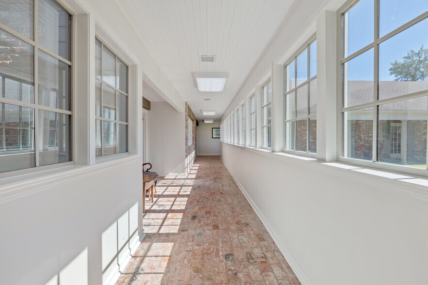 1628 Ryan St, Lake Charles, LA à louer - Photo de l’immeuble – Image 1 sur 25
