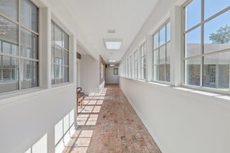 Plus de détails pour 1628 Ryan St, Lake Charles, LA - Bureau à louer
