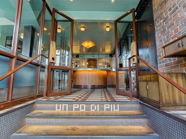 3 Rue de la Commune E, Montréal, QC à vendre - Photo intérieure – Image 3 sur 7