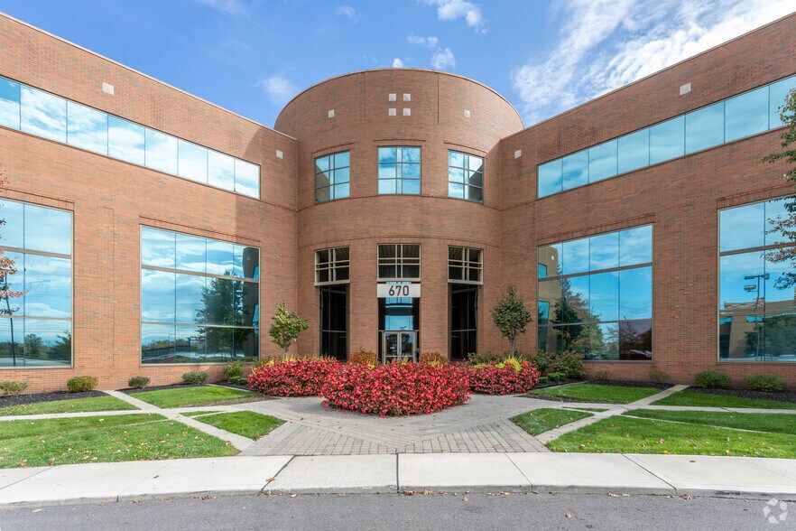 630 Morrison Rd, Gahanna, OH à louer - Photo de l’immeuble – Image 3 sur 12
