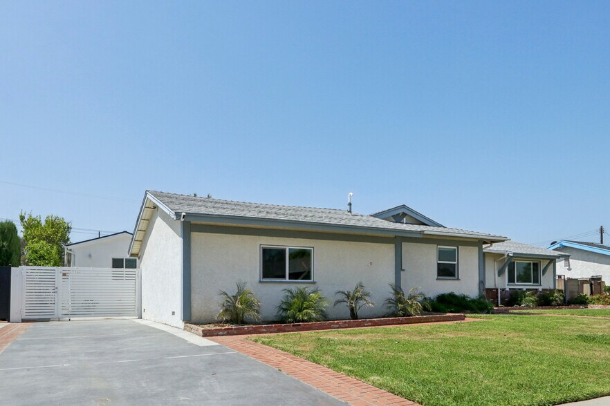 17148 Stare St, Northridge, CA à vendre - Photo de l’immeuble – Image 2 sur 65