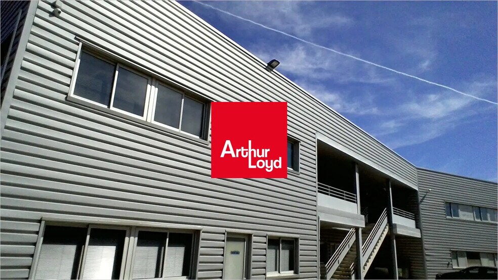 Bureau dans La Ciotat à louer - Photo de l’immeuble – Image 1 sur 1