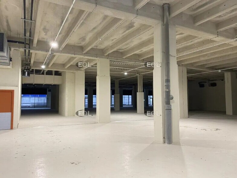 Local d’activités dans Colombes à louer - Photo de l’immeuble – Image 2 sur 12
