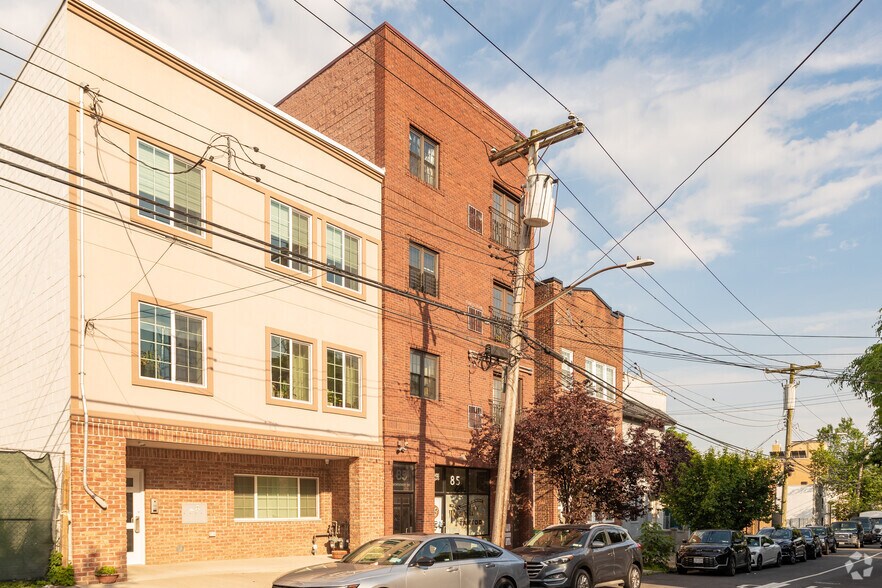 85 Montgomery Ave, Staten Island, NY à vendre - Photo de l’immeuble – Image 3 sur 6