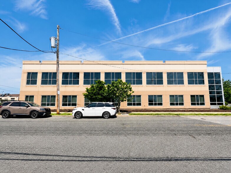 2630 Holme Ave, Philadelphia, PA à vendre - Photo de l’immeuble – Image 2 sur 10