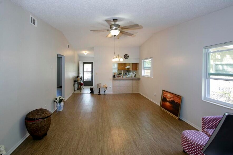 2725 Belle Haven Dr, Clearwater, FL à vendre - Photo intérieure – Image 3 sur 12