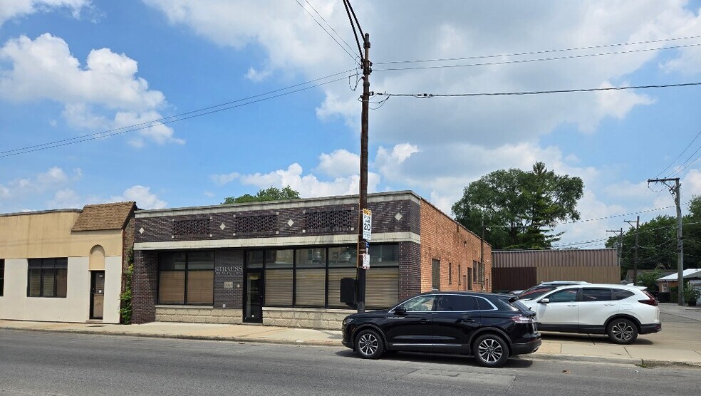 4220 W Montrose Ave, Chicago, IL à louer - Photo de l’immeuble – Image 2 sur 9