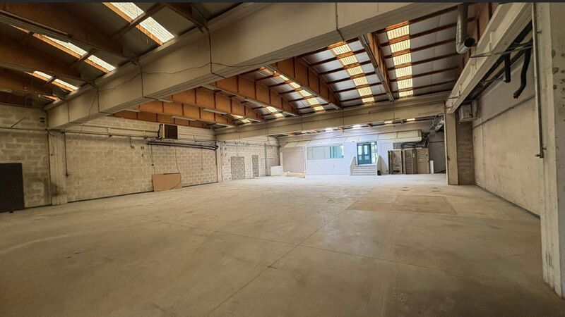 3 Rue Des Frères Lumière, Chassieu à vendre - Photo de l’immeuble – Image 3 sur 13