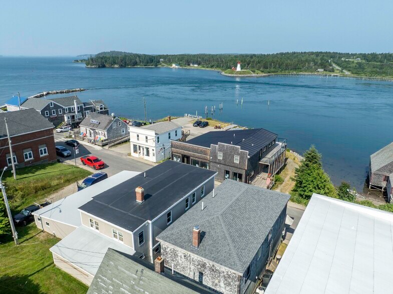 37 Water St, Lubec, ME à vendre - Photo de l’immeuble – Image 2 sur 35