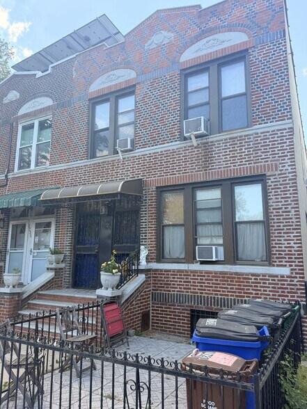 1720 11th Ave, Brooklyn, NY à vendre - Photo de l’immeuble – Image 3 sur 6