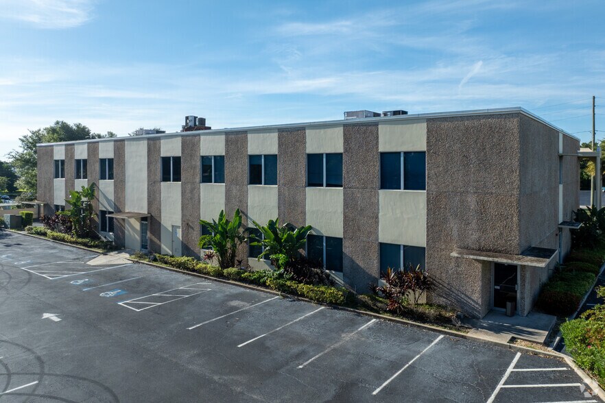 1221 Lee Rd, Orlando, FL à vendre - Photo de l’immeuble – Image 2 sur 6