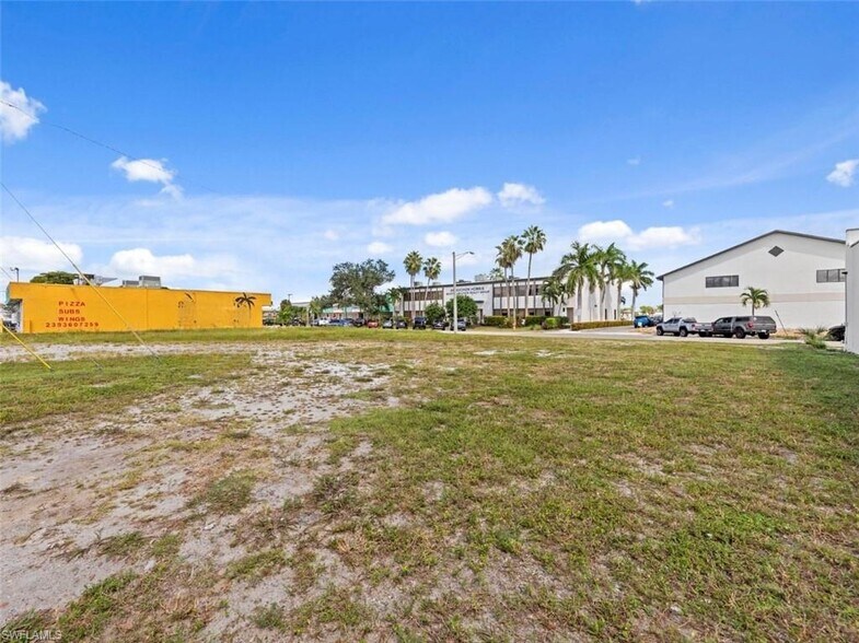 4710 SE 9th Pla SE 9th Place, Cape Coral, FL à vendre - Photo de l’immeuble – Image 3 sur 4