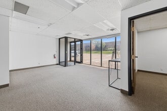 1301 Corporate Center Dr, Eagan, MN à louer Photo intérieure– Image 1 sur 8