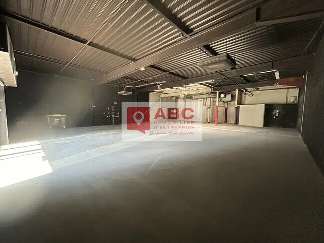 Plus de détails pour Local commercial à louer
