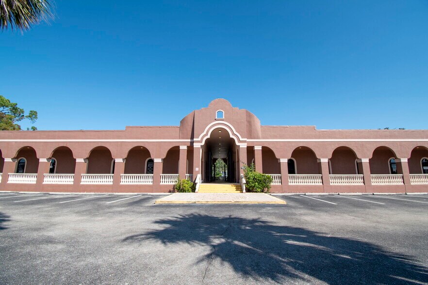 2484 Caring Way, Port Charlotte, FL à louer - Photo principale – Image 1 sur 10