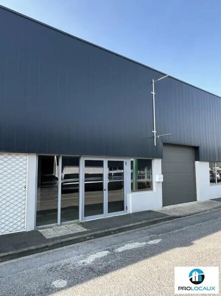 Local commercial dans SAINT-MAXIMIN à louer - Photo de l’immeuble – Image 3 sur 6