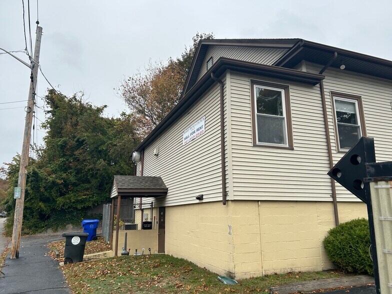 3 Viola Ave, Riverside, RI à vendre - Photo de l’immeuble – Image 2 sur 12