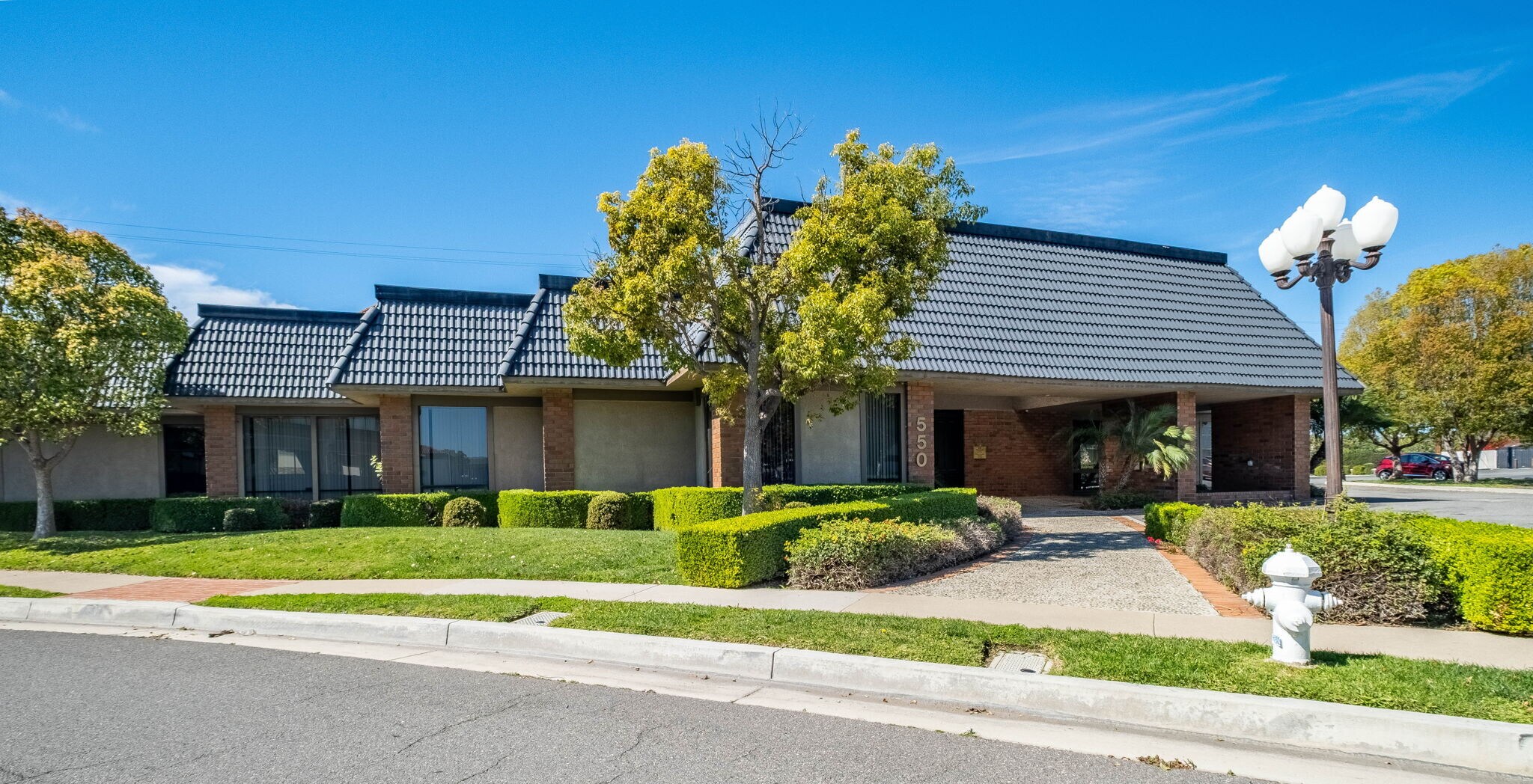 550 N Golden Circle Dr, Santa Ana, CA à louer Photo de l’immeuble– Image 1 sur 117