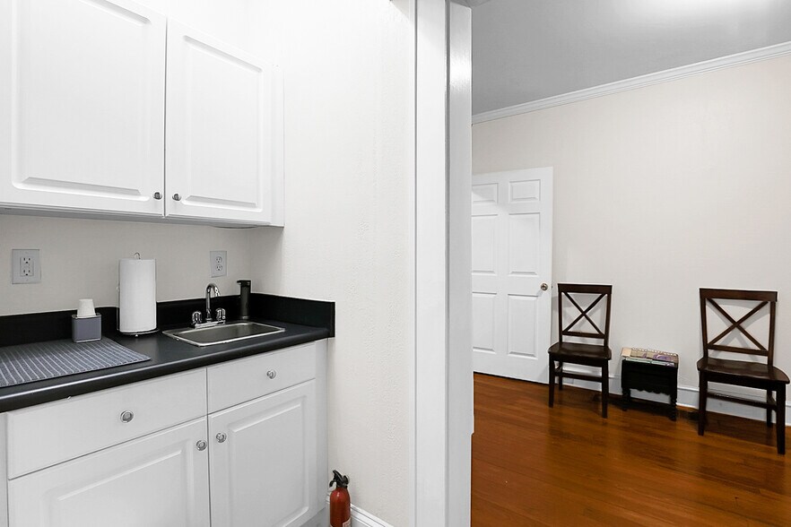228 E Poplar St, Griffin, GA à louer - Photo de l’immeuble – Image 3 sur 17
