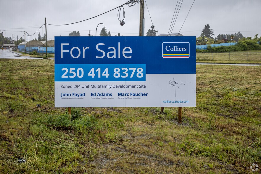 20556 Dewdney Trunk Rd, Maple Ridge, BC à vendre - Photo de l’immeuble – Image 2 sur 4