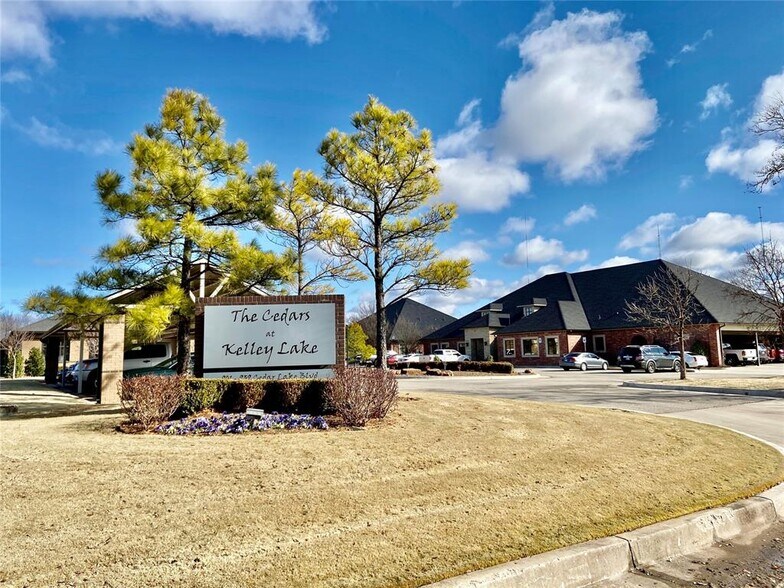 917 Cedar Lake Blvd, Oklahoma City, OK à louer - Photo de l’immeuble – Image 2 sur 18
