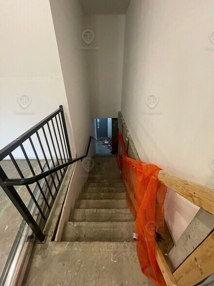 76 Vernon Ave, Brooklyn, NY à louer - Photo intérieure – Image 2 sur 6