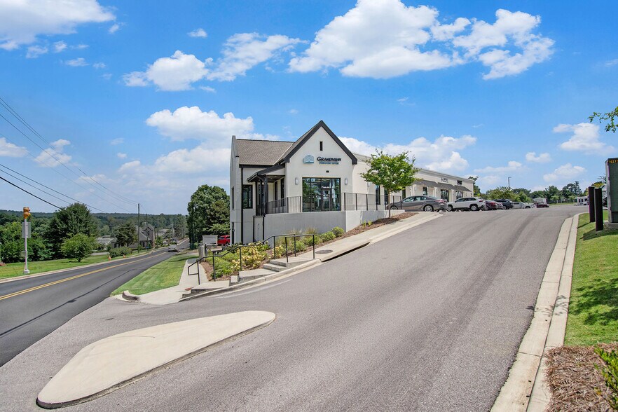 4317 Dolly Ridge Rd, Birmingham, AL à louer - Photo de l’immeuble – Image 2 sur 13