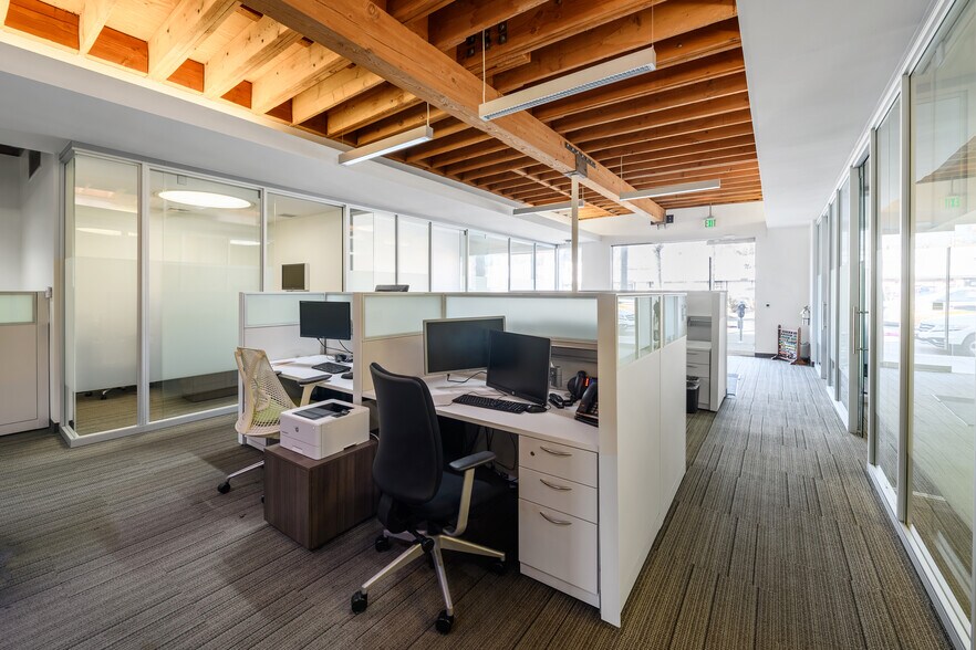 2512 Wilshire Blvd, Santa Monica, CA à louer - Photo de l’immeuble – Image 1 sur 11