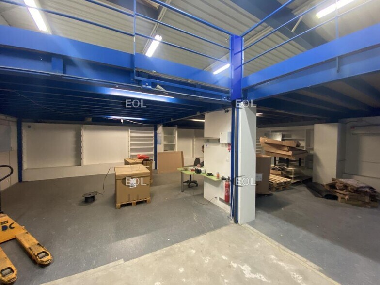 Local d'activités dans Magny-les-Hameaux à vendre - Photo de l’immeuble – Image 1 sur 9