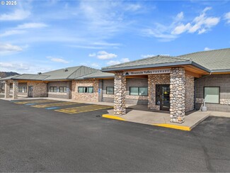 Plus de détails pour 2519 Cove Ave, La Grande, OR - Santé à vendre