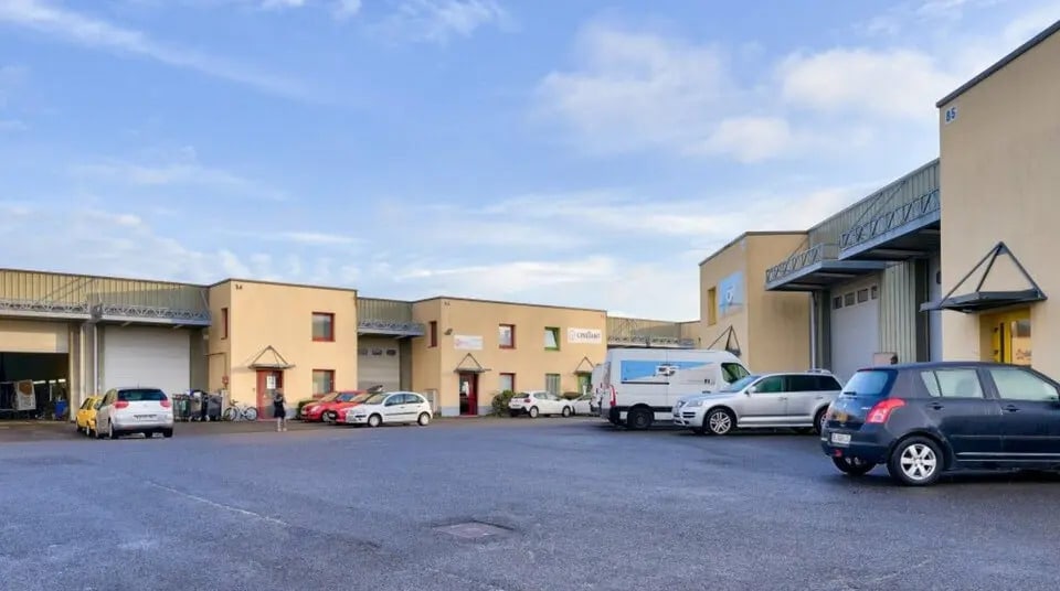 Local d’activités dans Pontault-Combault à louer - Photo de l’immeuble – Image 1 sur 7