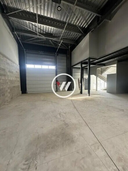 Local d’activités dans Villeneuve-sous-Dammartin à louer - Photo intérieure – Image 2 sur 10