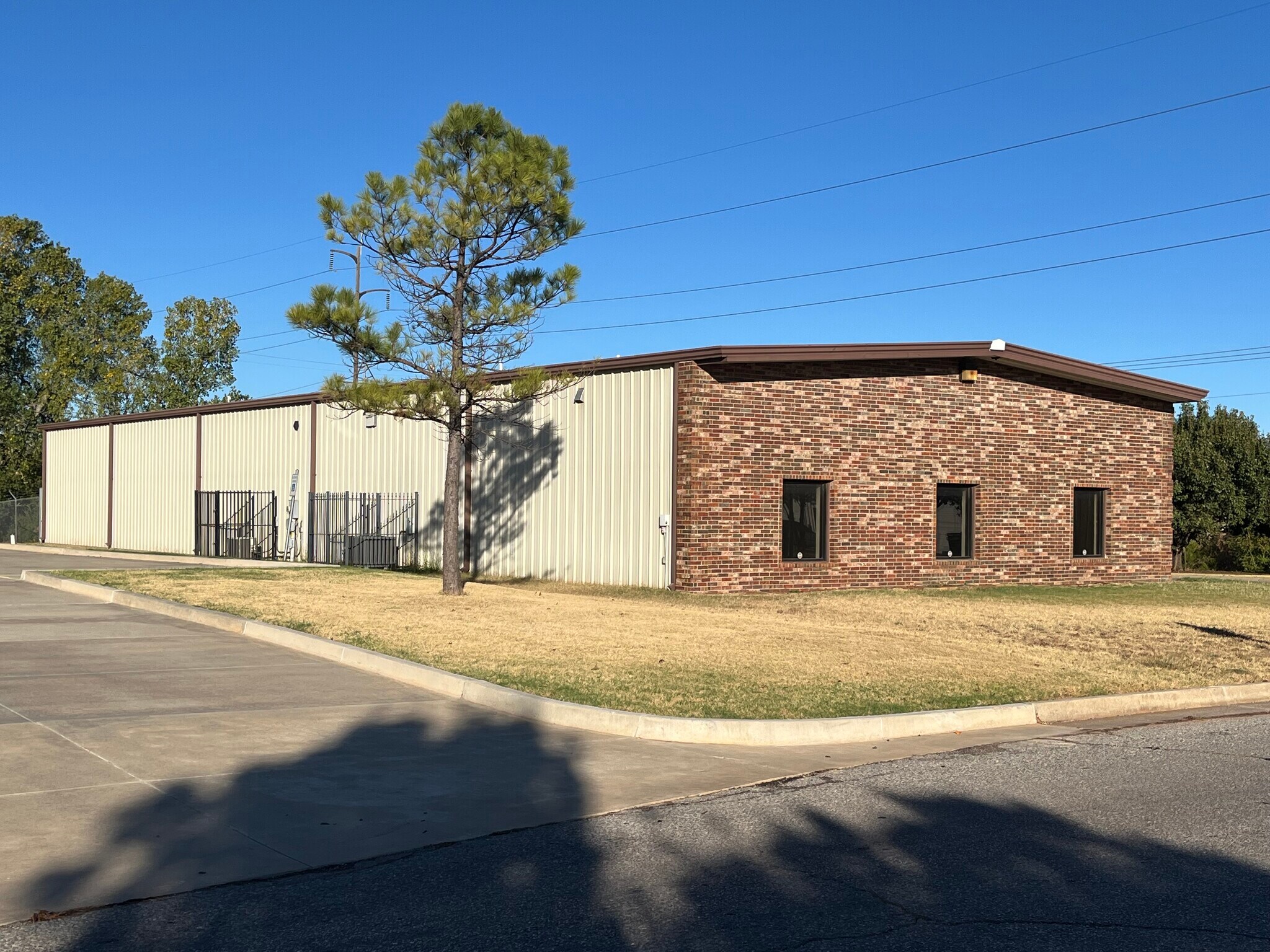 8213 Glade Ave, Oklahoma City, OK à louer Photo de l’immeuble– Image 1 sur 9