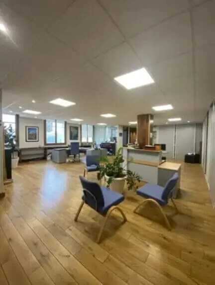 Plus de détails pour Bureau à vendre