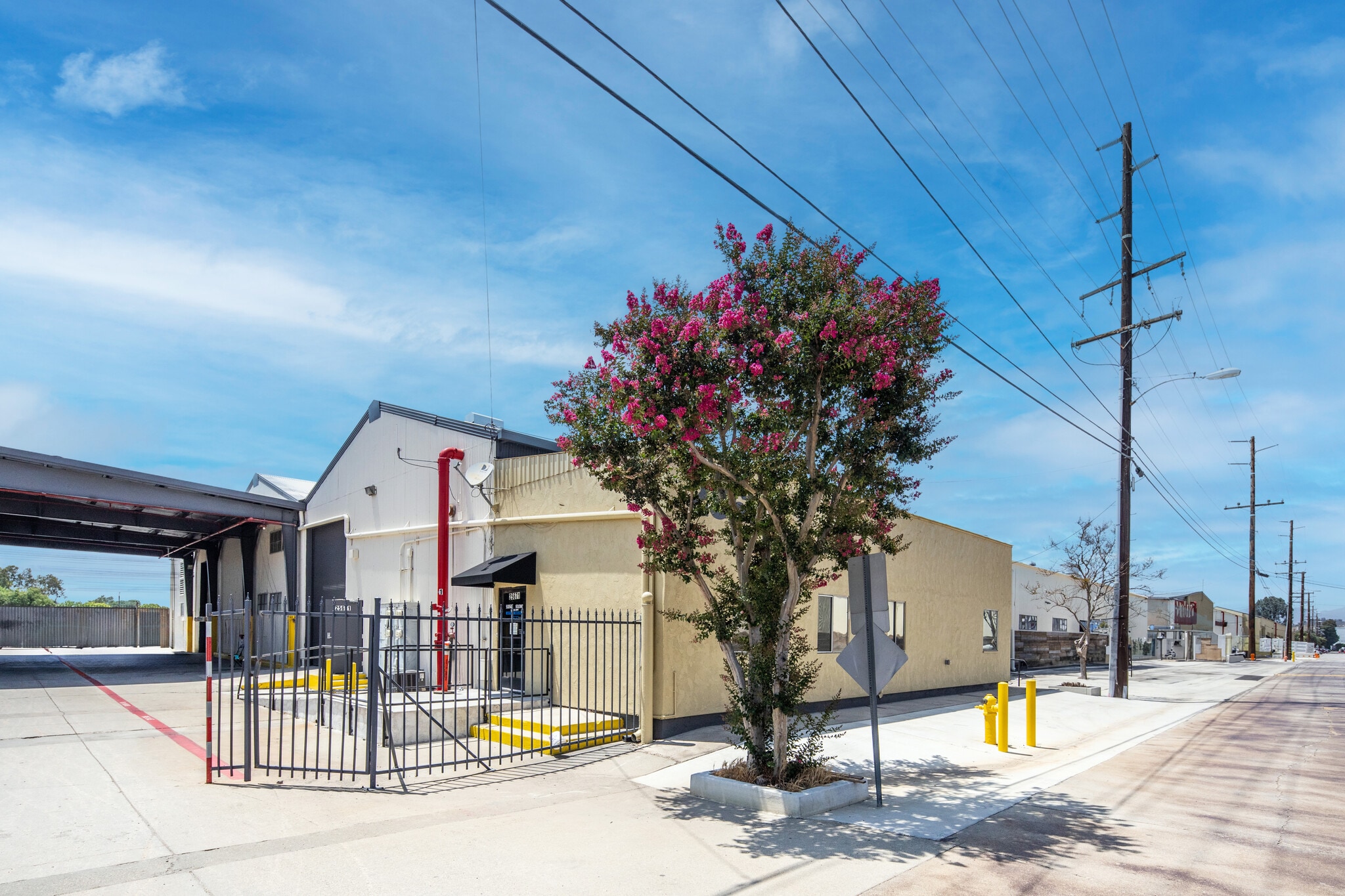 25545-25710 Springbrook Ave, Santa Clarita, CA à louer Photo de l’immeuble– Image 1 sur 3