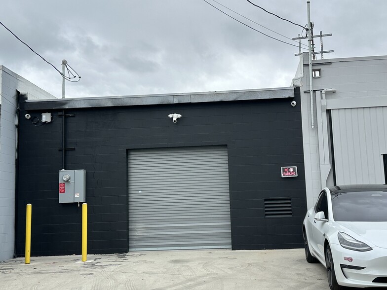 5706 Cahuenga Blvd, North Hollywood, CA à louer - Photo de l’immeuble – Image 3 sur 13