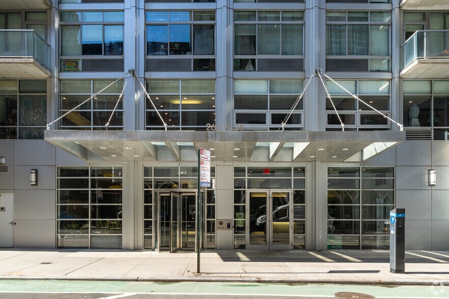 260 W 26th St, New York, NY à louer - Photo de l’immeuble – Image 2 sur 2