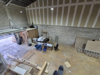 Plus de détails pour Local d'activités à louer