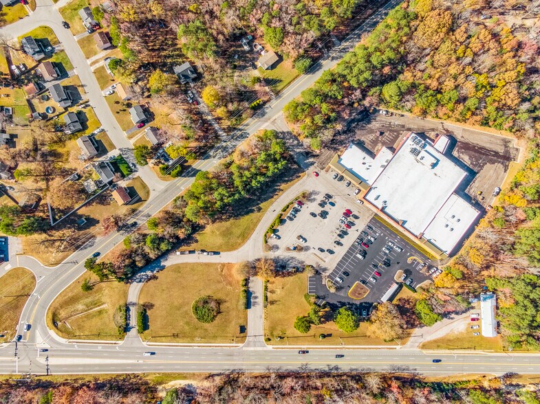 15700-15702 Jefferson Davis Hwy, Colonial Heights, VA à vendre - Photo de l’immeuble – Image 2 sur 5
