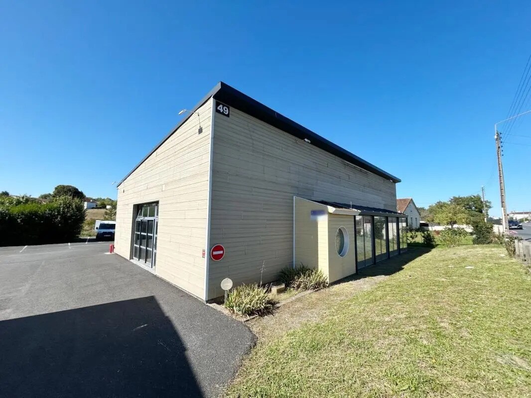 Local commercial dans Chasseneuil-du-Poitou à louer Photo de l’immeuble– Image 1 sur 9