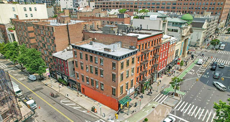 65 8th Ave, New York, NY à vendre Photo de l’immeuble– Image 1 sur 4