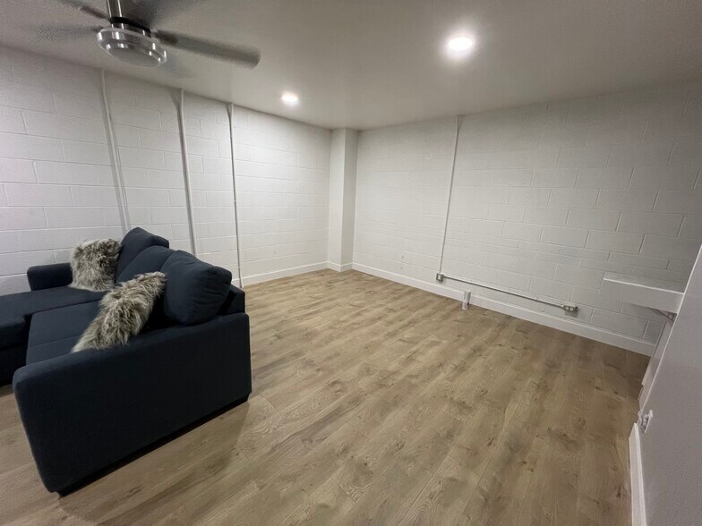 8422 San Pedro st, Los Angeles, CA à louer - Photo de l’immeuble – Image 2 sur 12