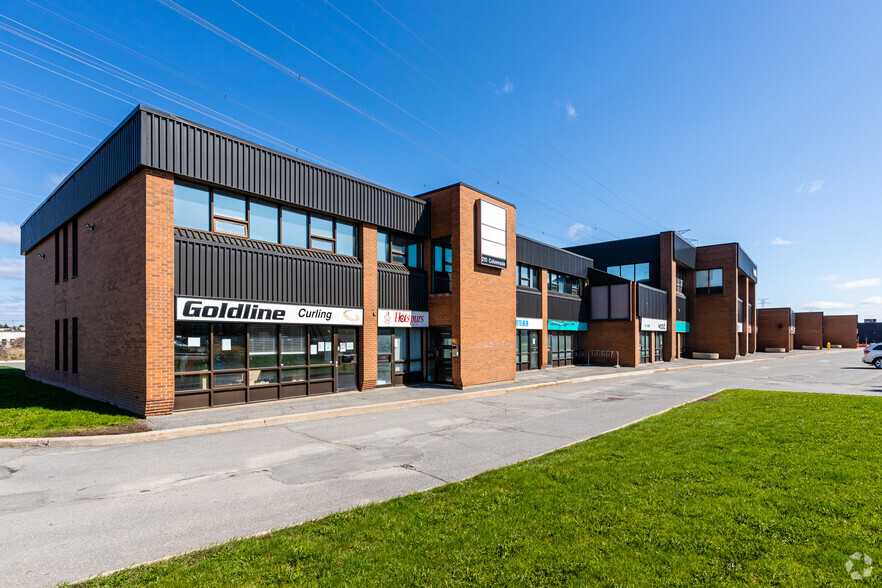 210 Colonnade Rd, Ottawa, ON à louer - Photo de l’immeuble – Image 1 sur 3